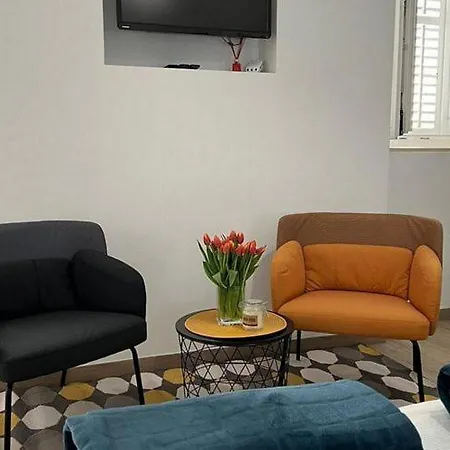 Noa Old Town - - First Floor *